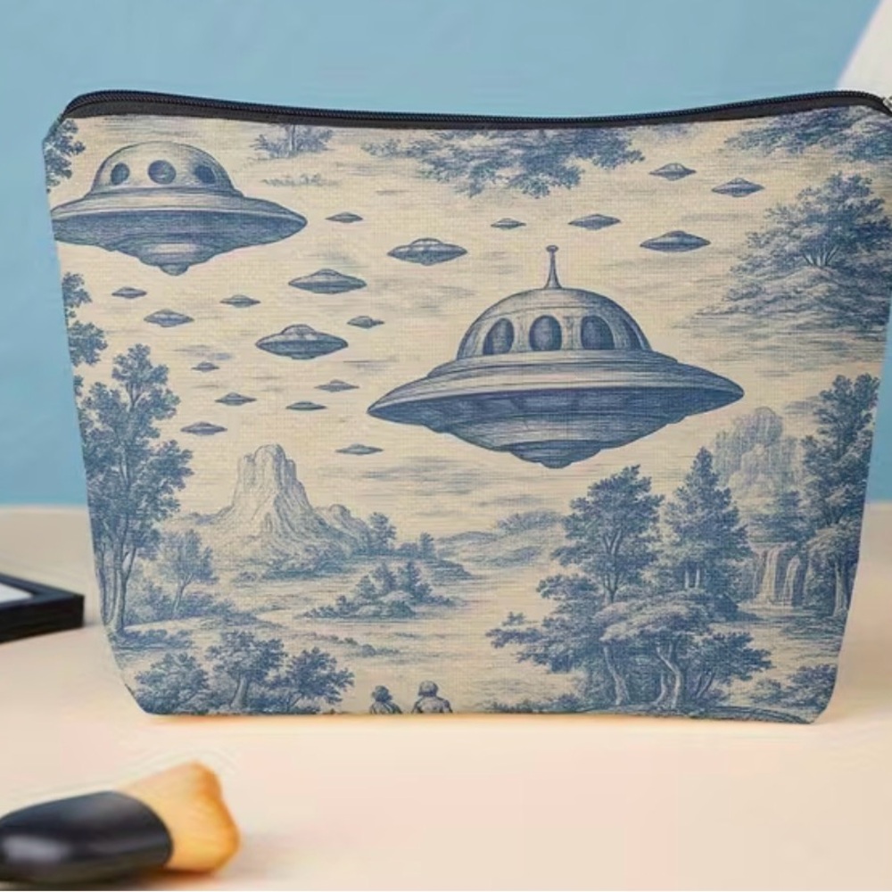 UFO Themed Cosmetic Bag 👽 New - Picture 6 of 6